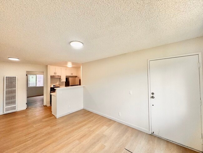 property at 607 W 82nd St