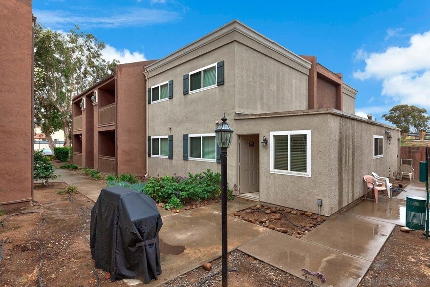 550 Graves Ave in El Cajon, CA - Building Photo