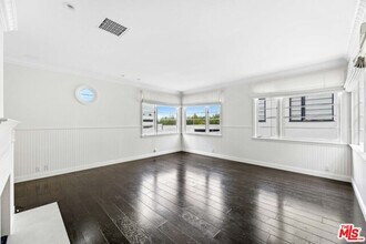 9233 1/2 Doheny Rd in West Hollywood, CA - Building Photo - Building Photo