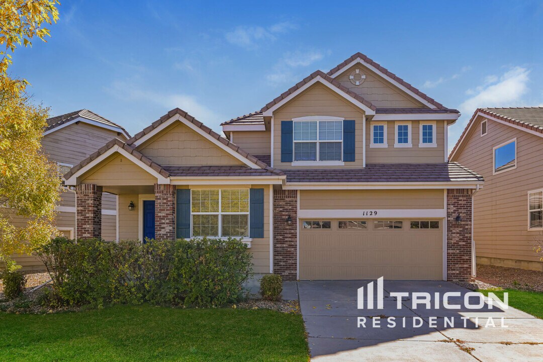 1129 S Duquesne Cir in Aurora, CO - Building Photo