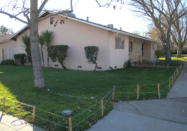 5654-5660 Belleview Ave in Sacramento, CA - Foto de edificio - Building Photo