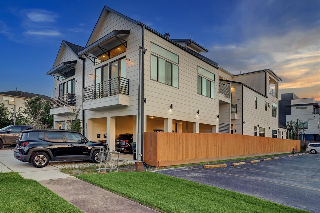 732 W 22nd St, Unit A in Houston, TX - Building Photo