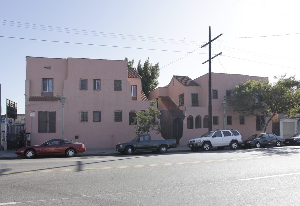 906-912 N Virgil Ave in Los Angeles, CA - Building Photo