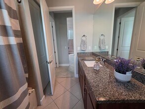 16007 Whippoorwill Cir in Westlake, FL - Foto de edificio - Building Photo