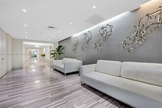 3030 NE 188th St in Aventura, FL - Building Photo - Building Photo