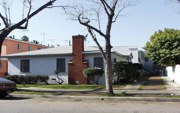 1969 Cedar Ave in Long Beach, CA - Building Photo