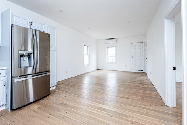 5 Exchange St, Unit 2 in Lawrence, MA - Building Photo - Building Photo