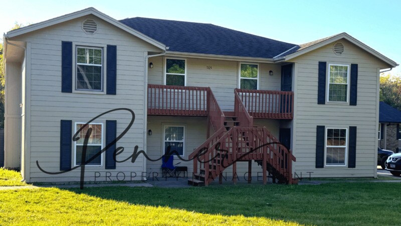 705 NE Ball Dr in Lee's Summit, MO - Building Photo