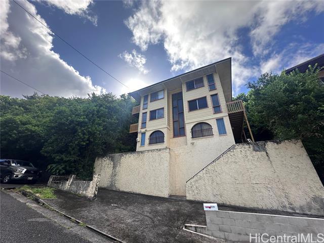 2374 Gardenia St in Honolulu, HI - Building Photo