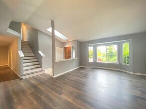 12525 93rd Ave NE in Kirkland, WA - Building Photo - Building Photo