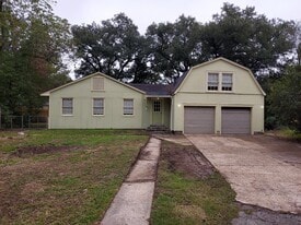 6 Sunset Circle B in Orange, TX - Building Photo