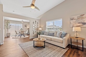 Redwood Grove City in Grove City, OH - Foto de edificio - Building Photo