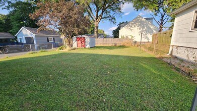 4907 Heege Rd, Unit 4907 in St. Louis, MO - Foto de edificio - Building Photo