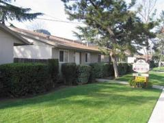 1528 Minnewawa Ave in Clovis, CA - Foto de edificio - Building Photo