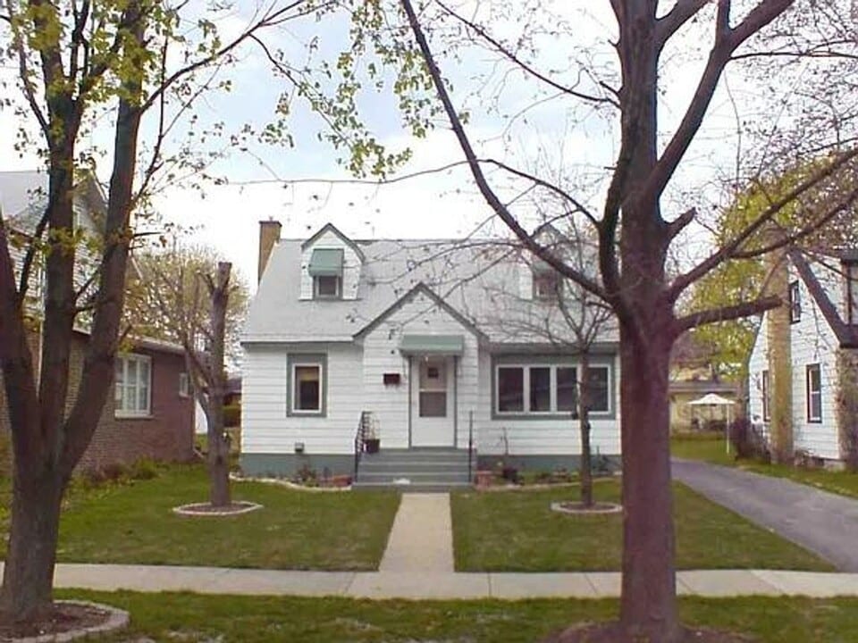 614 W Atlantic Ave in Waukegan, IL - Foto de edificio