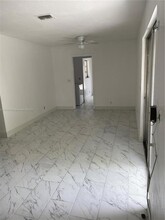6800 SW 18th Ct in Pompano Beach, FL - Foto de edificio - Building Photo