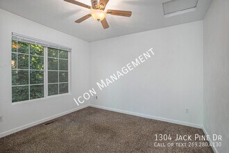 1304 Jack Pine Way in Kalamazoo, MI - Building Photo - Building Photo