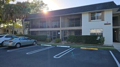 2810 Riverside Dr in Coral Springs, FL - Building Photo - Building Photo