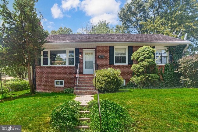 property at 10502 Glenhaven Dr