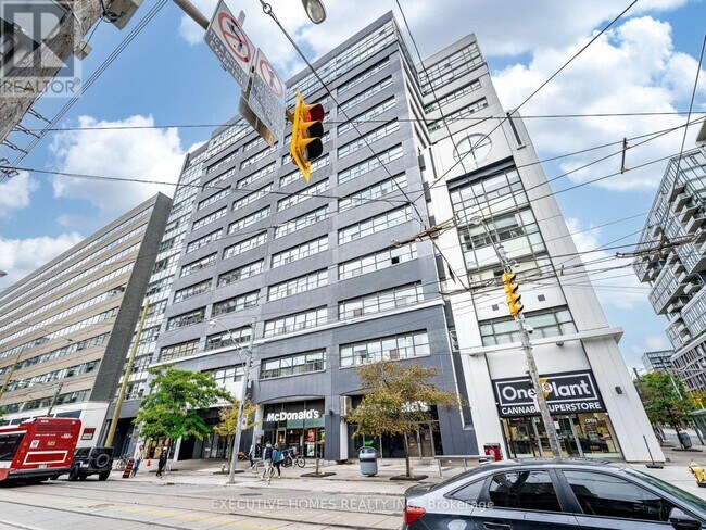 700 King St W in Toronto, ON - Building Photo - Building Photo