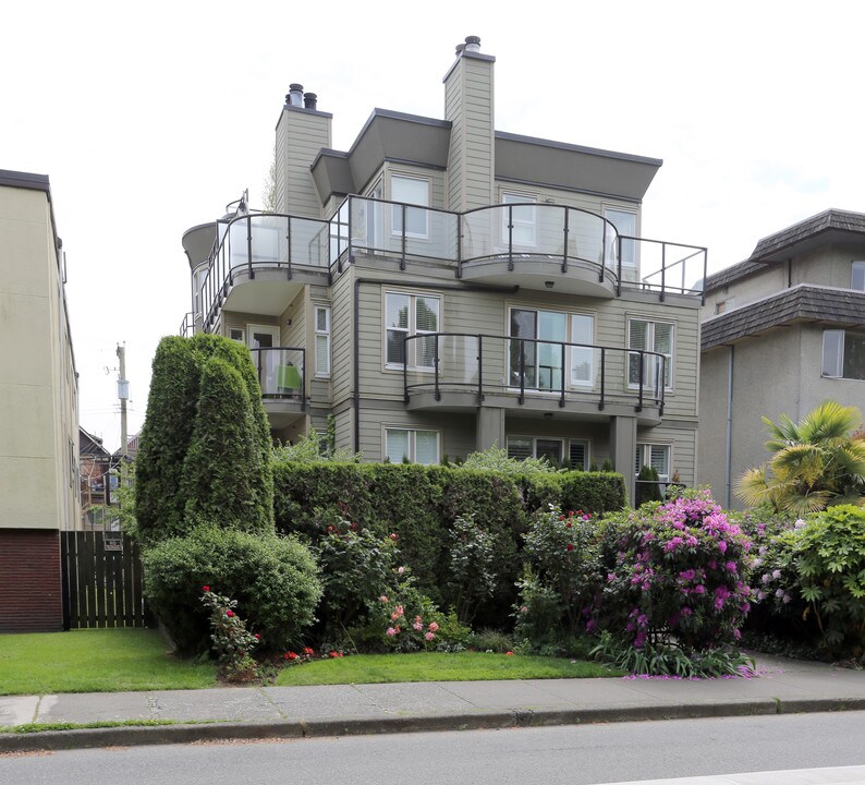 1966 York Ave in Vancouver, BC - Building Photo