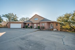 4015 Apache Cir in Granbury, TX - Building Photo
