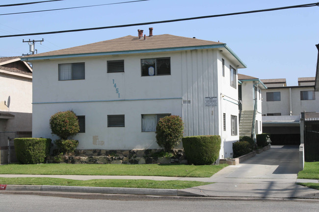 1451 Marine Ave in Gardena, CA - Foto de edificio - Building Photo