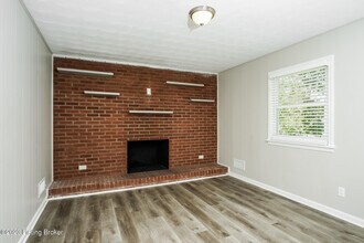 9909 Lakewood Dr in Louisville, KY - Foto de edificio - Building Photo