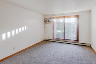 2609 Goettens Way, Unit 302 in St. Cloud, MN - Building Photo - Building Photo