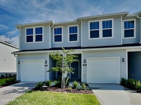 610 Holly Lks Dr in Orange Park, FL - Building Photo