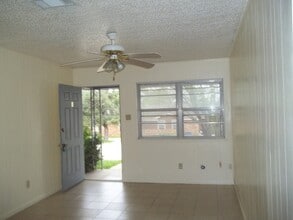 913 Dryden Ave, Unit B in Copperas Cove, TX - Foto de edificio - Building Photo