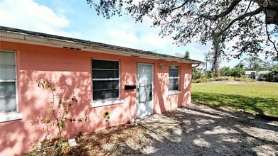 19 N Mango St in Englewood, FL - Building Photo - Building Photo