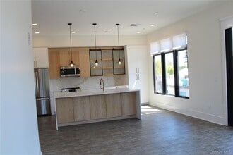 331 E Main St in Riverhead, NY - Building Photo - Building Photo