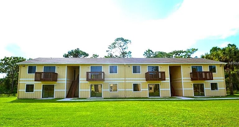 1870 Agora Cir SE in Palm Bay, FL - Foto de edificio