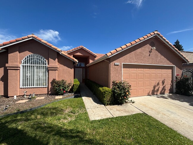 5526 W Acacia Ave in Fresno, CA - Building Photo - Building Photo