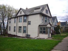 920 E 9th St, Unit 2 in Duluth, MN - Building Photo