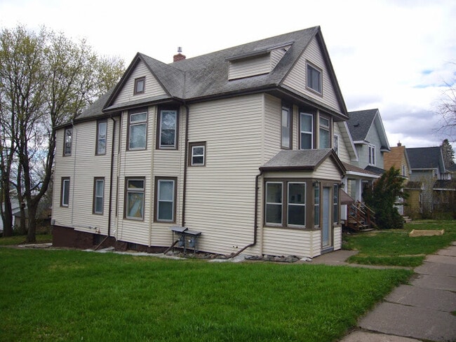 920 E 9th St, Unit 2