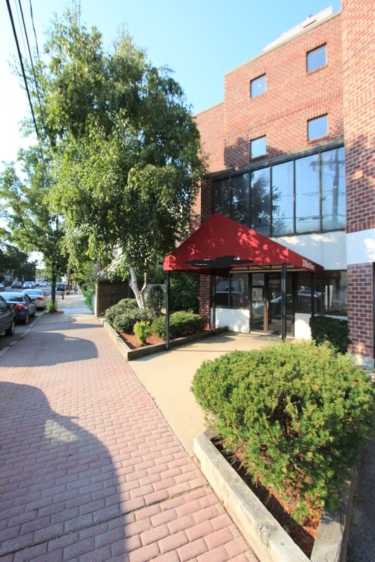 23 Elm St, Unit 303 in Somerville, MA - Building Photo - Building Photo
