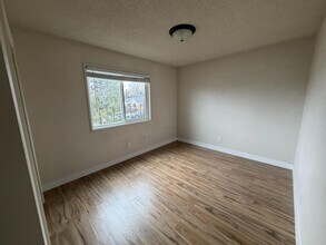 225 N 8th St in Central Point, OR - Building Photo - Building Photo