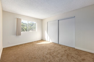 6810 Foothill Blvd in Tujunga, CA - Building Photo - Interior Photo