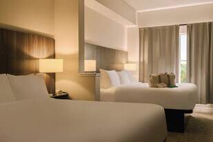 7299 Universal Blvd in Orlando, FL - Building Photo