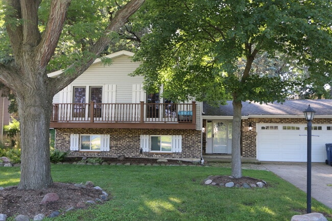 property at 1401 Hillside Ln