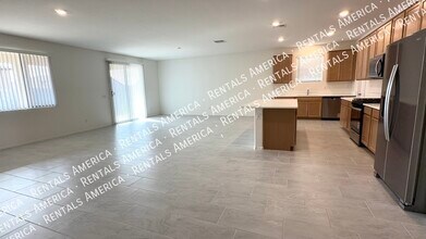 17175 W Blue Sky Dr in Surprise, AZ - Foto de edificio - Building Photo