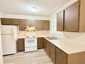 4930 La Ceiba Dr in Pensacola, FL - Foto de edificio - Building Photo