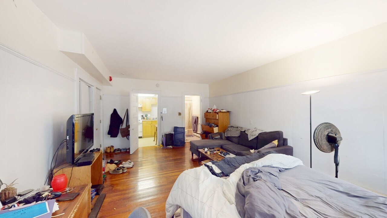 1067 Beacon St in Brookline, MA - Building Photo