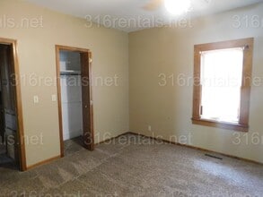 913 W 1st Ave in El Dorado, KS - Building Photo - Building Photo
