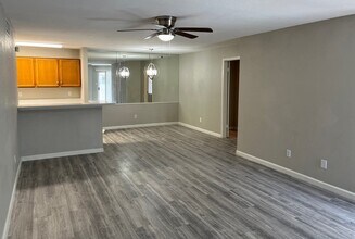 10637 Braes Bend Dr in Houston, TX - Building Photo - Building Photo