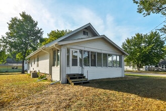 855 Wood Ave in Machesney Park, IL - Building Photo - Building Photo