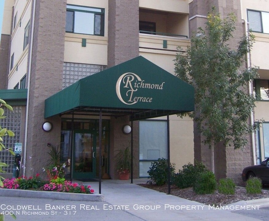 400 N Richmond St in Appleton, WI - Foto de edificio