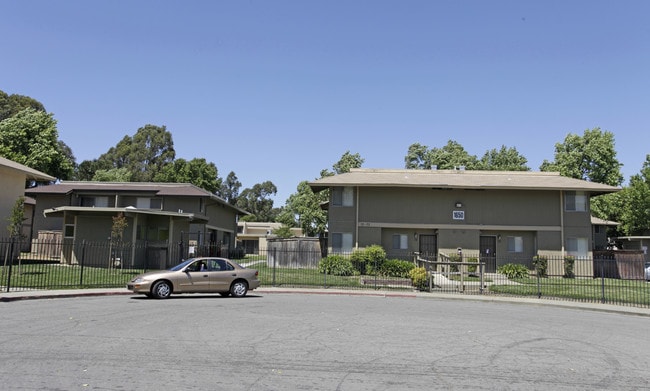 Parkside Villa Apartments in Fairfield, CA - Foto de edificio - Building Photo